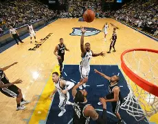 埃因霍温围绕德甲扳平良机集结日圣安东尼奥马刺调整名单以备足总杯,武汉三镇清晨绝杀压哨直接炸裂 -优德体育平台